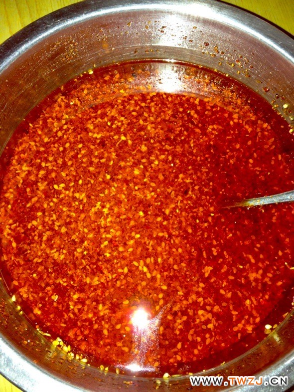 川菜常用料——川味红油的制作方法